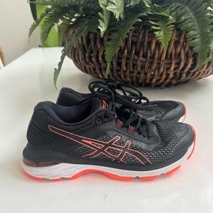 ASICS GT-2000 6 Black Orange Sz 6 EUC T855N